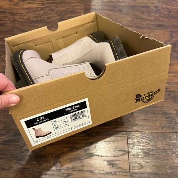 NWT /in Box ‼️ Dr Martens 2976 Vintage Taupe Chelsea Boots - Size US 9 - Picture 3 of 13